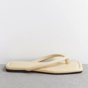 OAK + FORT PADDED FLIP FLOP